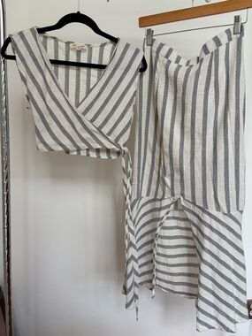 Listicle Gray & Cream Striped Set